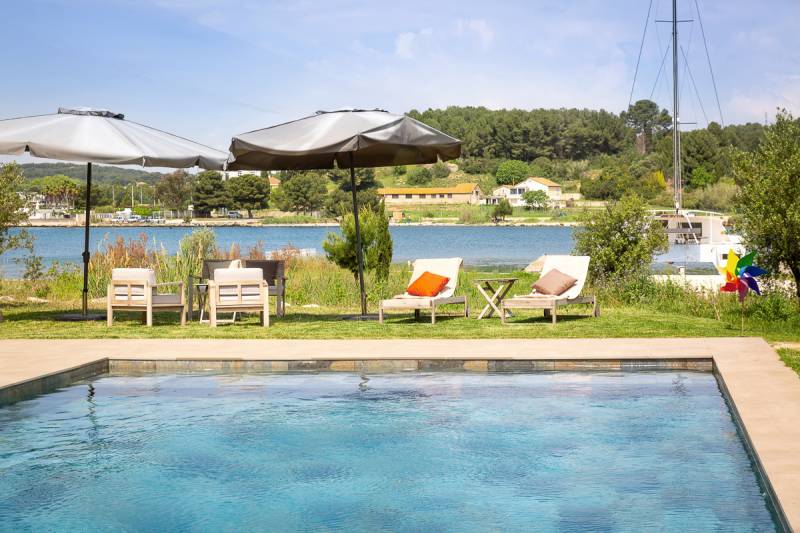 piscine golden tulip martigues